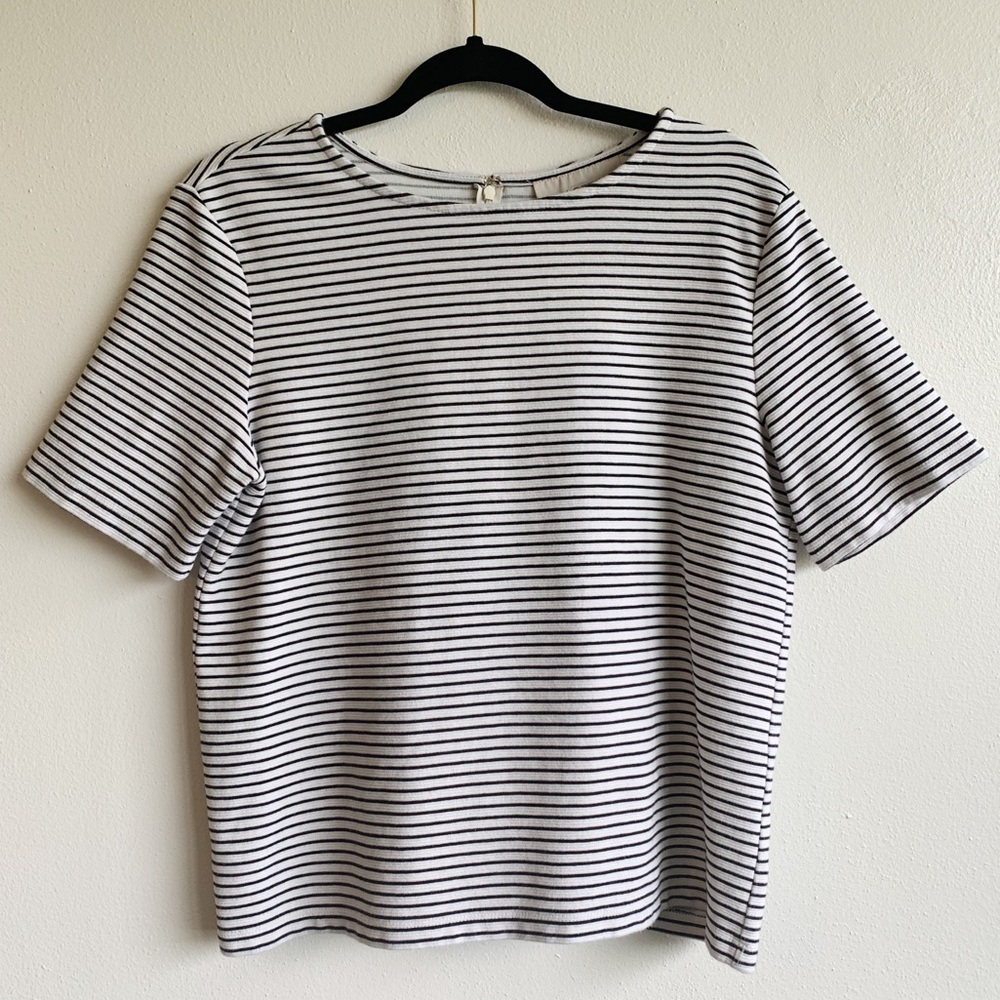 ❤️ 3/15 LOFT Black and White Striped Top